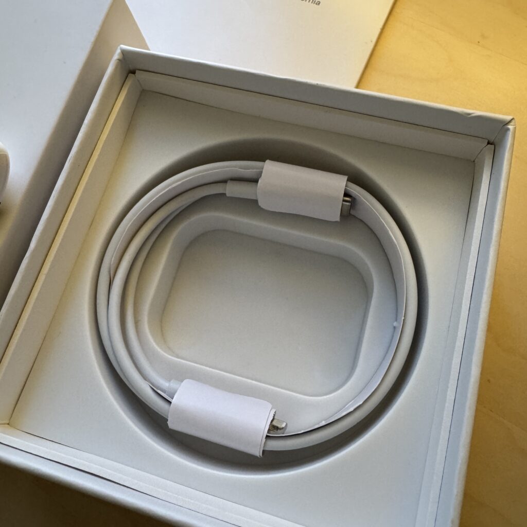 The paper wrapping the USB-C cable looks flimsy